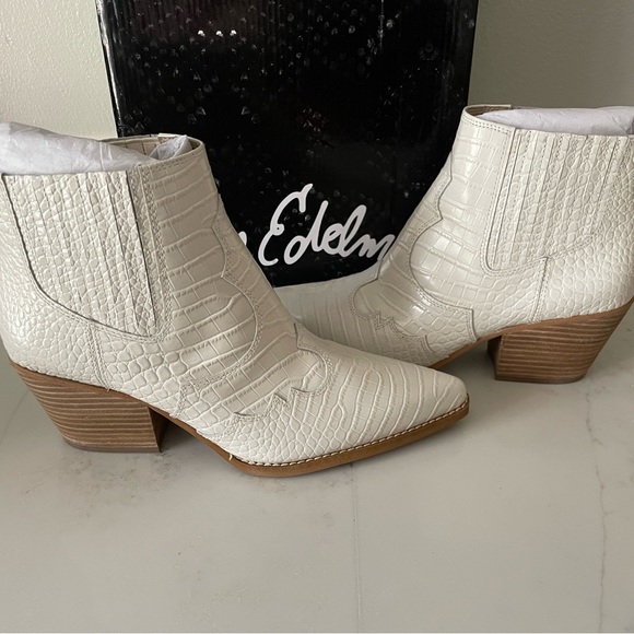 Croc Embossed western leather bootie - size 9.5 - Picture 3 of 5